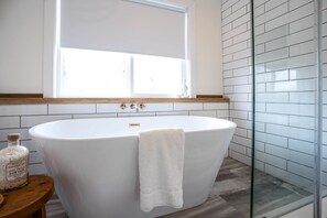 Ducha, secador de pelo, toallas