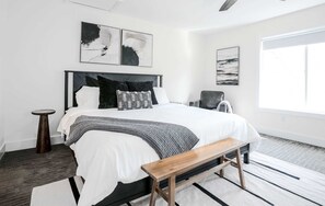 5 bedrooms, iron/ironing board, WiFi, bed sheets - Modern 5 BDR Retreat - Game Room, Fire Pit, Creek (Lake Geneva)