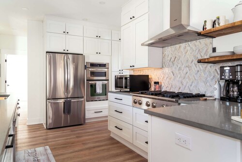 Williams Bay Home by Yerkes with 3 En-Suites