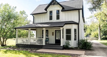 Williams Bay Home by Yerkes with 3 En-Suites