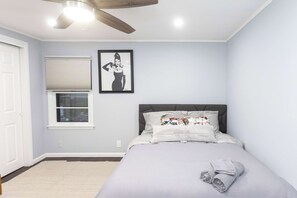 1 bedroom, desk, WiFi, bed sheets