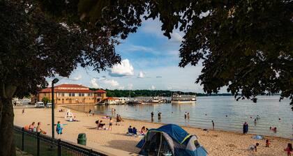 Chic Downtown Lake Geneva Apartment: Sleeps 2!