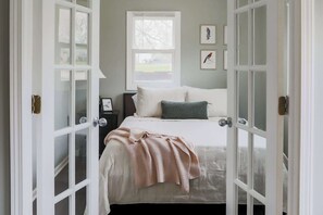 3 habitaciones, escritorio, tabla de planchar con plancha y wifi 