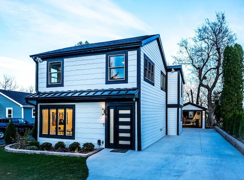 Gatsby Theme Near Downtown w/ Hot Tub & Game Room
