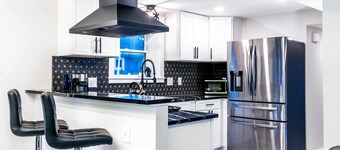 Gatsby Theme Near Downtown w/ Hot Tub & Game Room