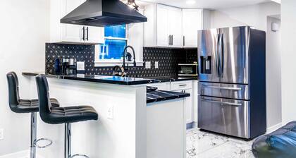 Gatsby Theme Near Downtown w/ Hot Tub & Game Room