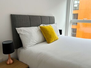 Leilighet | 2 soverom, skrivebord og internett