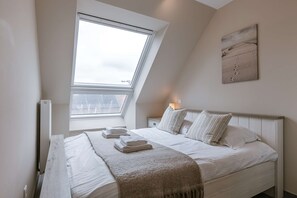 Apartment | 3 bedrooms, Internet - Spacious 3-bedroom Apartment in Oostende (Ostend)