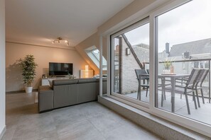 Apartment | 3 bedrooms, Internet - Spacious 3-bedroom Apartment in Oostende (Ostend)