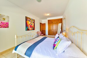 5 Schlafzimmer, Bügeleisen/Bügelbrett, Reisekinderbett, kostenloses WLAN
