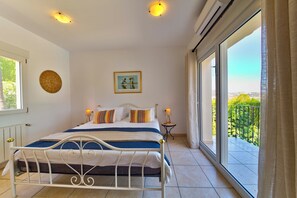 5 bedrooms, iron/ironing board, travel crib, free WiFi
