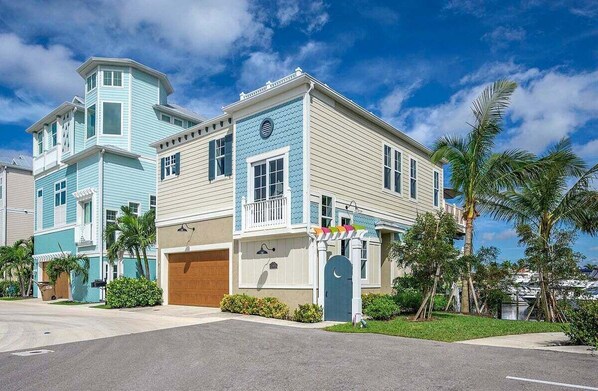 Exterior - The Funky Fish Shack - Marina View with Boat Slip (Cape Coral)