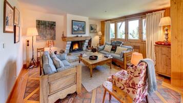 Télévision, lecteur de DVD, livres, chaßne hi-fi