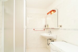Apartment | Badezimmer