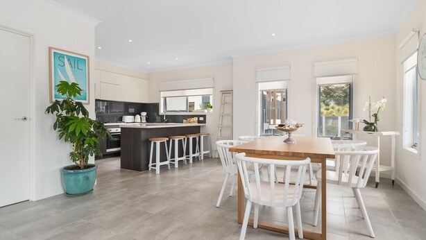 Dining - Martha Cove Retreat with Pool Access (Safety Beach)