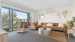 Living area - Martha Cove Retreat with Pool Access (Safety Beach)