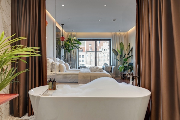 Apartamento romántico | Baño | Artículos de higiene personal gratuitos, secador de pelo y toallas