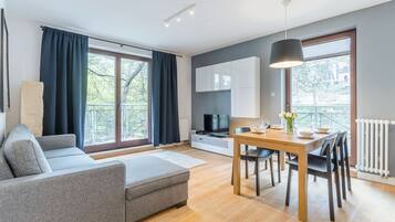 Apartment | Living room | Flat-screen TV