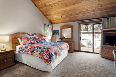 LR029 | Lodge Condo with a King Bed and private fenced in patio.