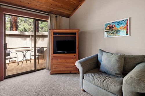LR029 | Lodge Condo with a King Bed and private fenced in patio.