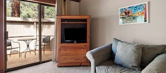 LR029 | Lodge Condo with a King Bed and private fenced in patio.
