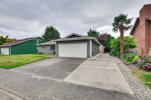 House (3 Bedrooms) | Interior - 1 Mi to Dtwn: Enumclaw Family Retreat! (Enumclaw)