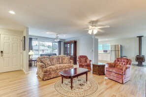 House (3 Bedrooms) | Interior - 1 Mi to Dtwn: Enumclaw Family Retreat! (Enumclaw)