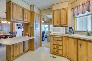 House (2 Bedrooms) | Interior