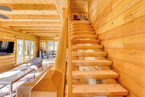 5 Mi to Dwtn: Pagosa Springs Cabin w/ Mtn Views!