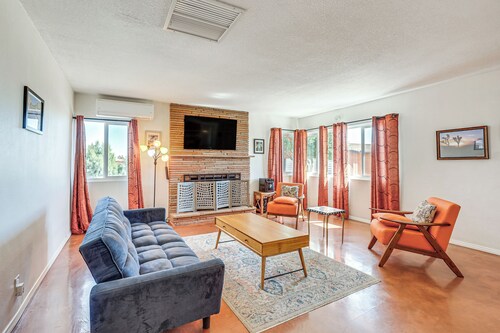 Twentynine Palms 'harmonic House' w/ Mtn Views!