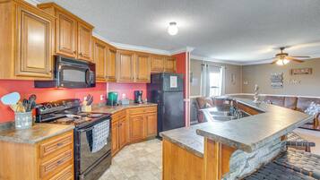 House (3 Bedrooms) | Interior