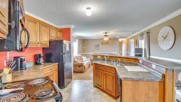 House (3 Bedrooms) | Interior