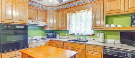 House (3 Bedrooms) | Interior