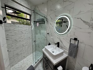 Shower, hair dryer, towels