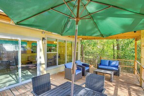 Interior - Cedar Creek Reservoir Retreat w/ Fire Pit + Deck! (Mabank)