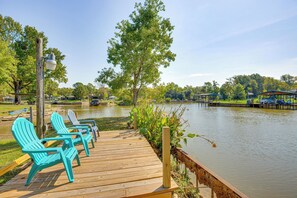 Interior - Cedar Creek Reservoir Retreat w/ Fire Pit + Deck! (Mabank)