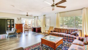 Interior - Cedar Creek Reservoir Retreat w/ Fire Pit + Deck! (Mabank)