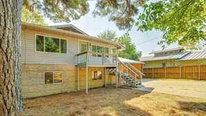 Interior - Cedar Creek Reservoir Retreat w/ Fire Pit + Deck! (Mabank)