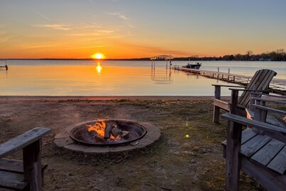 Shawano Lake Cabin w/ Boat Dock!