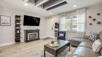 Apartment (3 Bedrooms) | Front of property