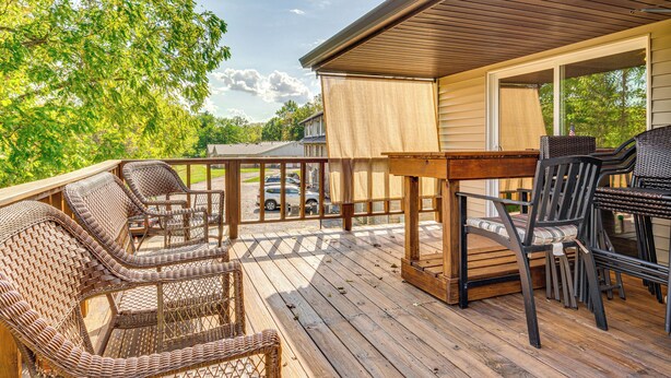 A wooden deck with wicker furniture, a table, and chairs. - Bloomington & Indy Area Gem: Near Attractions! (Martinsville)