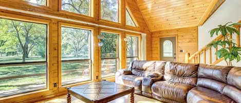 House (3 Bedrooms) | Interior