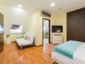 Iron/ironing board, WiFi, bed sheets