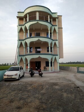 Property grounds - Goroomgo Patra palace Konark (Gop)