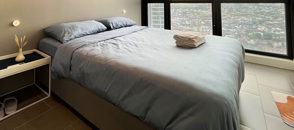 3 habitaciones, tabla de planchar con plancha, wifi y ropa de cama 