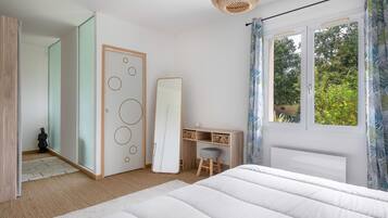 3 slaapkamers, een strijkplank/strijkijzer, gratis wifi