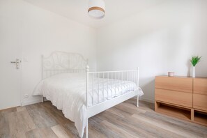 3 bedrooms, iron/ironing board, free WiFi