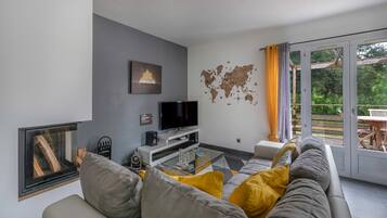 Télévision, cheminée