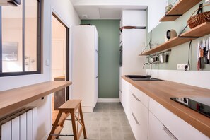 Kühlschrank, Mikrowelle, Ofen, Geschirrspüler