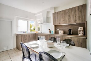 Kühlschrank, Mikrowelle, Ofen, Geschirrspüler